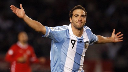 华体会：恩比德半场频频造杀伤显统治力，9投5中助76人抢占先机