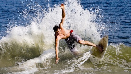 【华体会网站】格鲁吉亚高加索雄鹰力克强敌，多利泽地面绞杀终结赫尔南德兹UFC头条赛